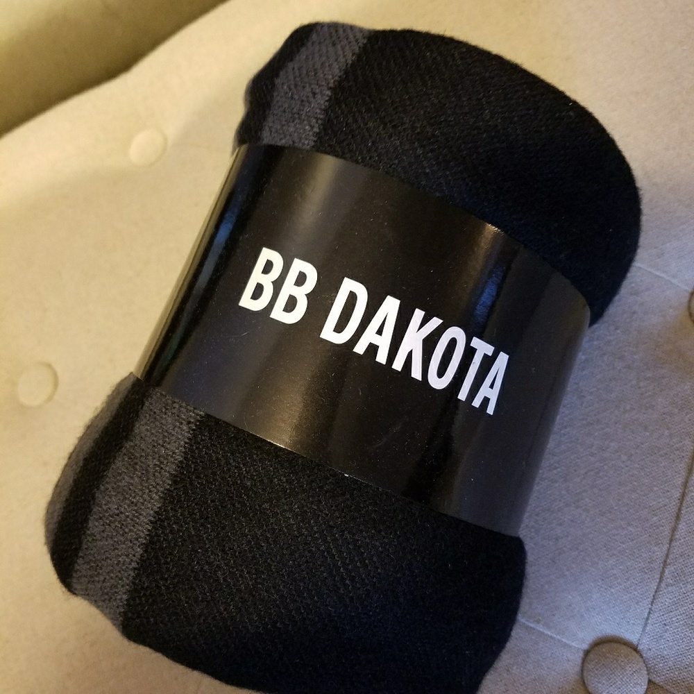 BB Dakota poncho in black